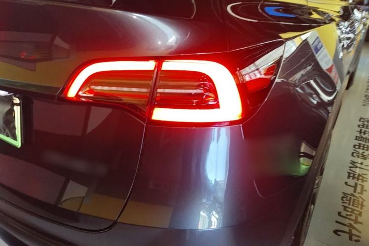 Used Tesla Model Y 2024 Long-Range All-Wheel-Drive Version Right Rear Taillight