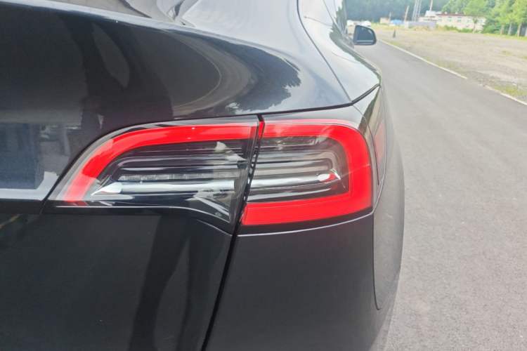 Used Tesla Model Y 2024 Rear-Wheel-Drive Version Right Rear Taillight