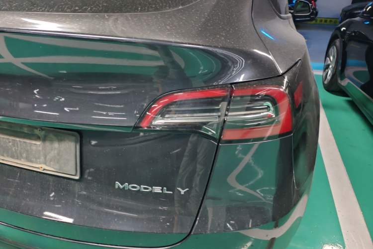 Used Tesla Model Y 2024 Rear-Wheel-Drive Version Right Rear Taillight