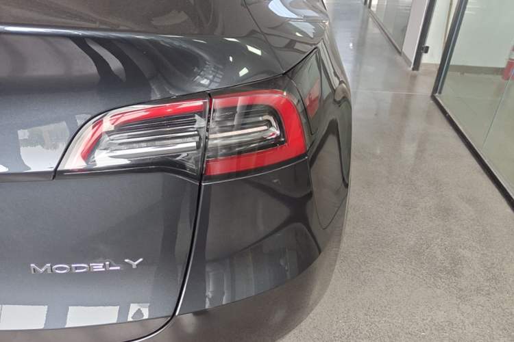 Used Tesla Model Y 2024 Rear-Wheel-Drive Version Right Rear Taillight