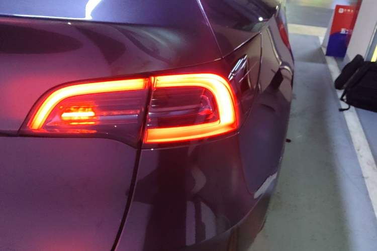 Used Tesla Model Y 2024 Long-Range All-Wheel-Drive Version Right Rear Taillight