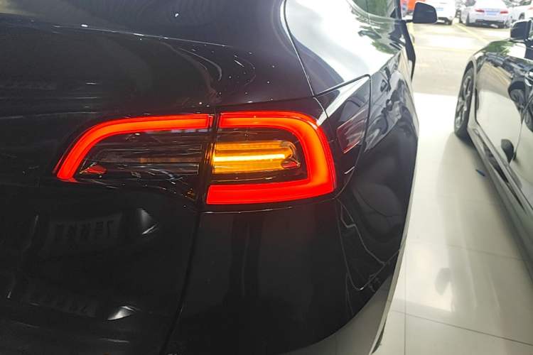 Used Tesla Model Y 2024 Rear-Wheel-Drive Version Right Rear Taillight