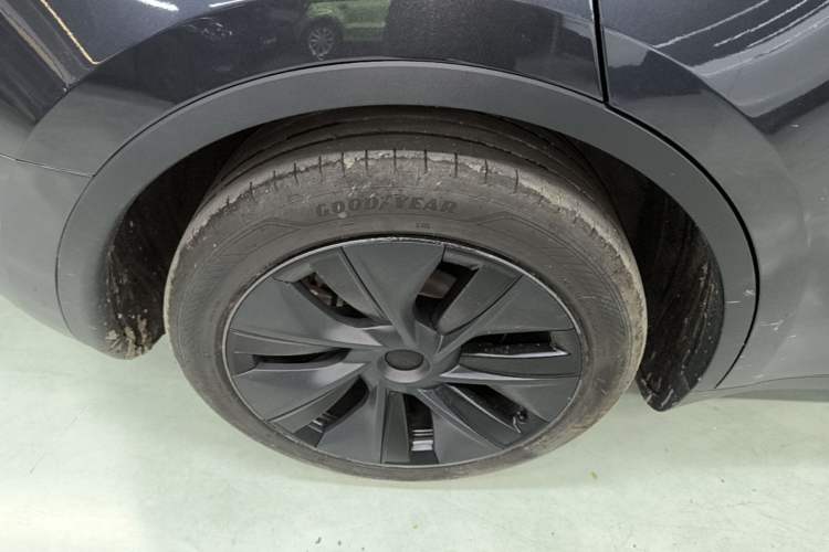 Used Tesla Model Y 2024 Rear-Wheel-Drive Version Right Rear Wheel Hub