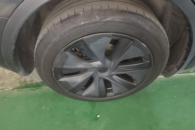 Used Tesla Model Y 2024 Rear-Wheel-Drive Version Right Rear Wheel Hub