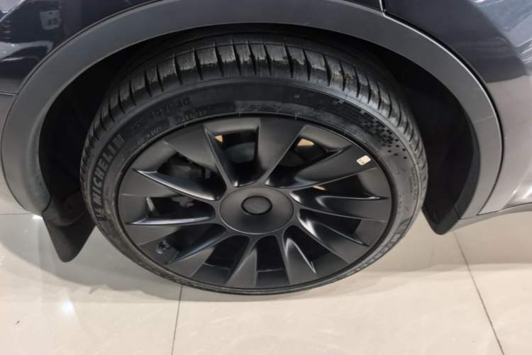 Used Tesla Model Y 2024 Rear-Wheel-Drive Version Right Rear Wheel Hub