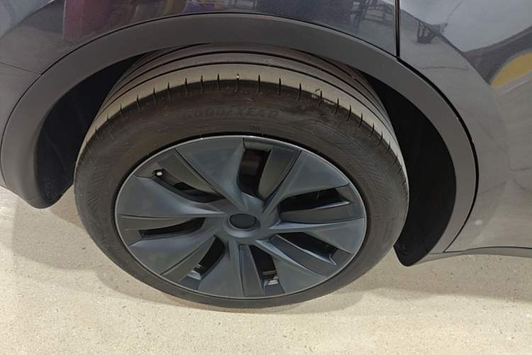 Used Tesla Model Y 2024 Rear-Wheel-Drive Version Right Rear Wheel Hub