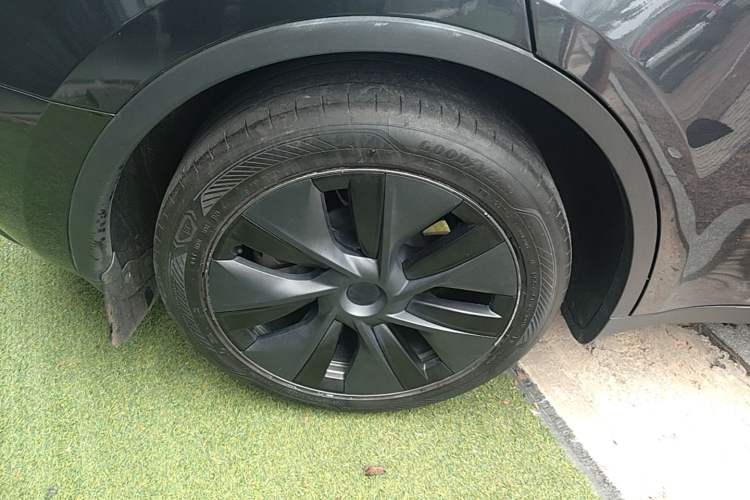 Used Tesla Model Y 2024 Rear-Wheel-Drive Version Right Rear Wheel Hub