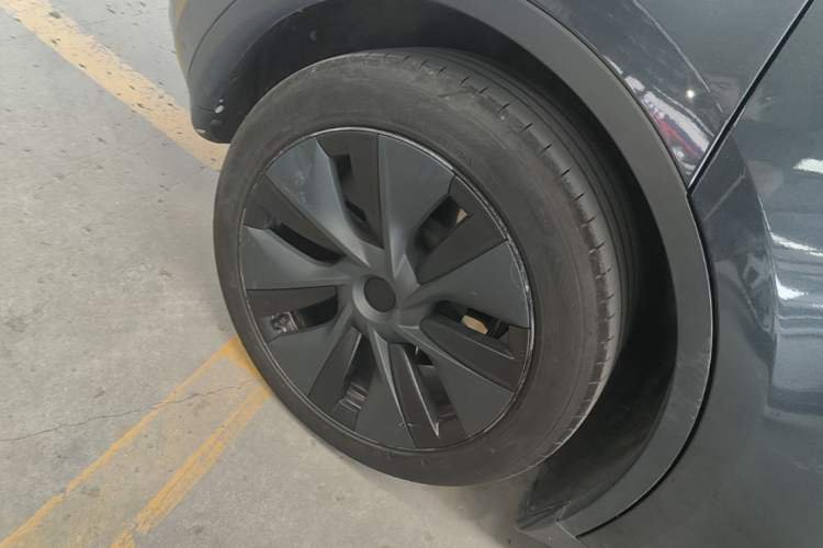 Used Tesla Model Y 2024 Rear-Wheel-Drive Version Right Rear Wheel Hub