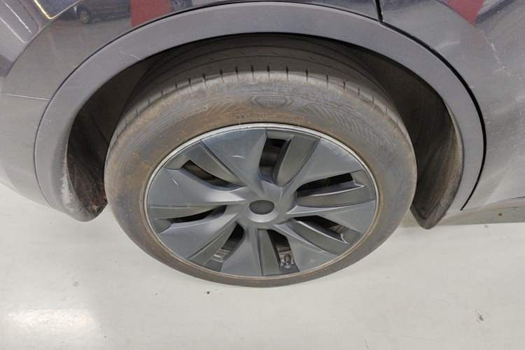 Used Tesla Model Y 2024 Rear-Wheel-Drive Version Right Rear Wheel Hub