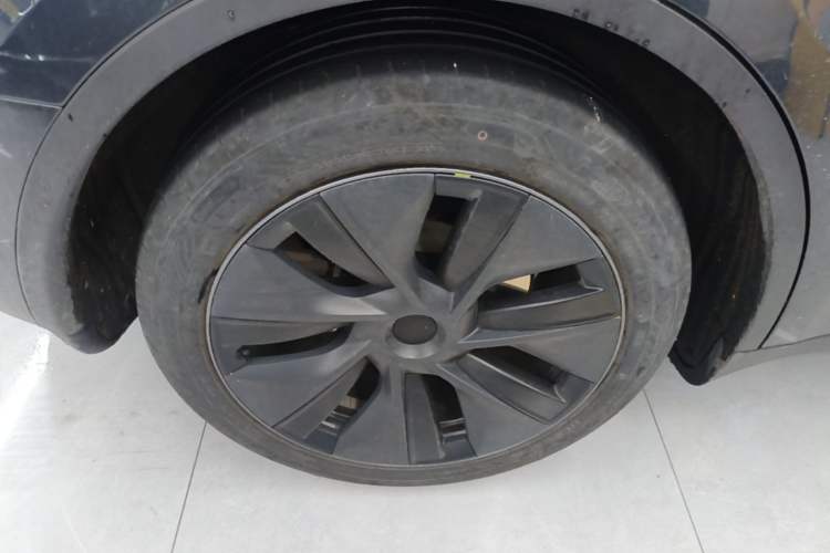 Used Tesla Model Y 2024 Rear-Wheel-Drive Version Right Rear Wheel Hub