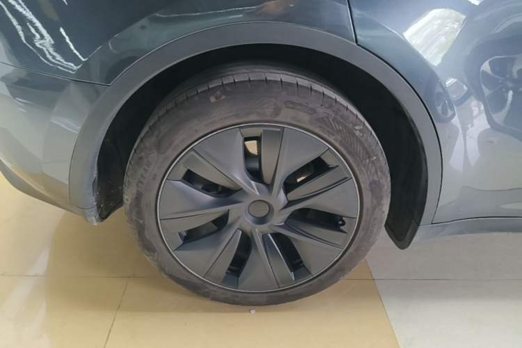 Used Tesla Model Y 2024 Rear-Wheel-Drive Version Right Rear Wheel Hub