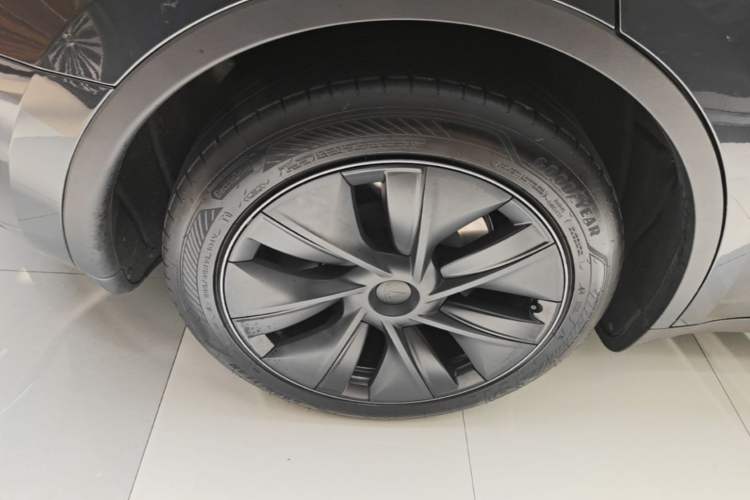 Used Tesla Model Y 2024 Rear-Wheel-Drive Version Right Rear Wheel Hub