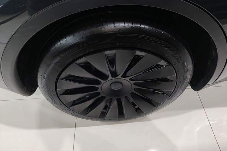 Used Tesla Model Y 2024 Rear-Wheel-Drive Version Right Rear Wheel Hub