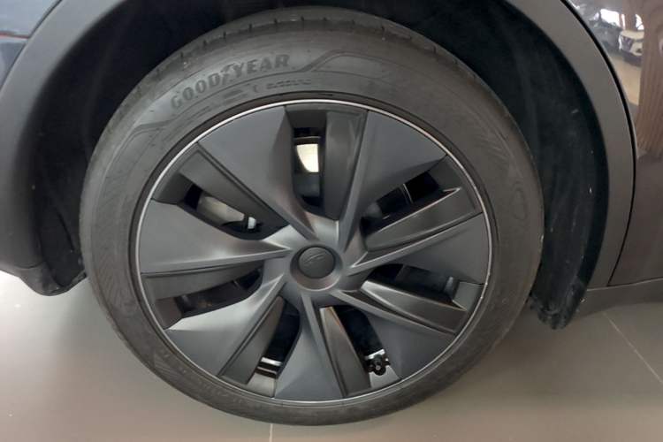 Used Tesla Model Y 2024 Rear-Wheel-Drive Version Right Rear Wheel Hub