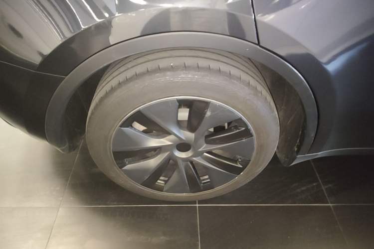 Used Tesla Model Y 2024 Rear-Wheel-Drive Version Right Rear Wheel Hub