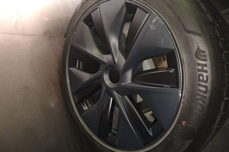 Used Tesla Model Y 2024 Rear-Wheel-Drive Version Right Rear Wheel Hub