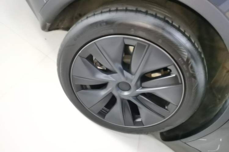 Used Tesla Model Y 2024 Rear-Wheel-Drive Version Right Rear Wheel Hub