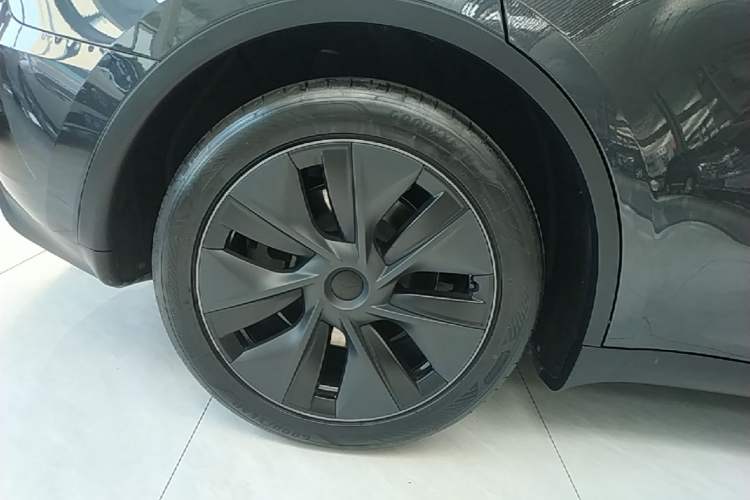 Used Tesla Model Y 2024 Rear-Wheel-Drive Version Right Rear Wheel Hub
