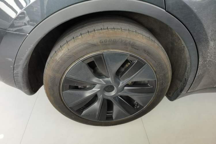 Used Tesla Model Y 2024 Rear-Wheel-Drive Version Right Rear Wheel Hub