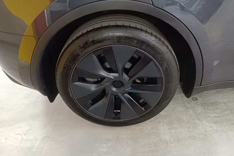 Used Tesla Model Y 2024 Rear-Wheel-Drive Version Right Rear Wheel Hub