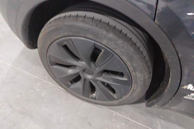 Used Tesla Model Y 2024 Rear-Wheel-Drive Version Right Rear Wheel Hub