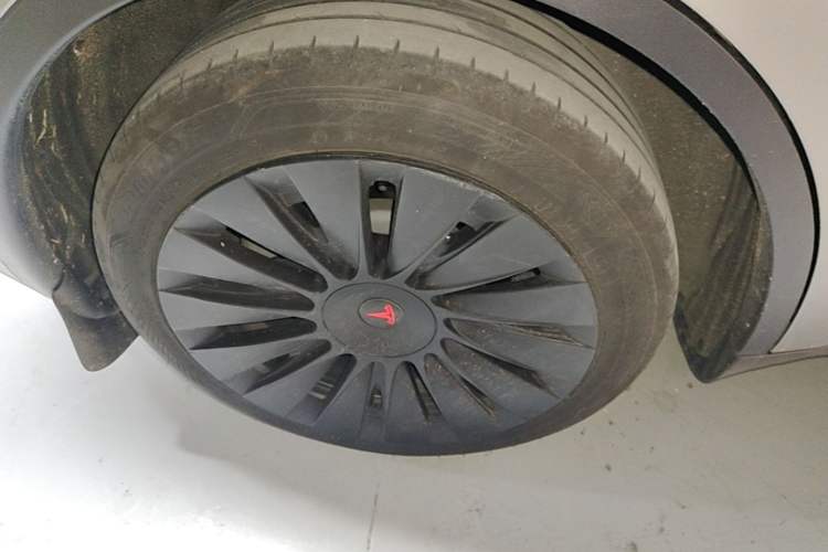 Used Tesla Model Y 2024 Rear-Wheel-Drive Version Right Rear Wheel Hub