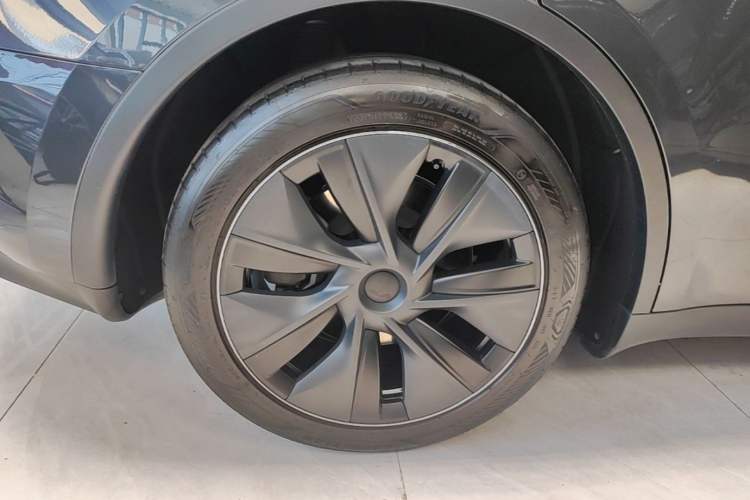 Used Tesla Model Y 2024 Rear-Wheel-Drive Version Right Rear Wheel Hub