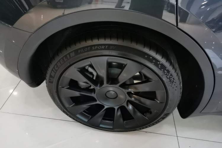 Used Tesla Model Y 2024 Rear-Wheel-Drive Version Right Rear Wheel Hub