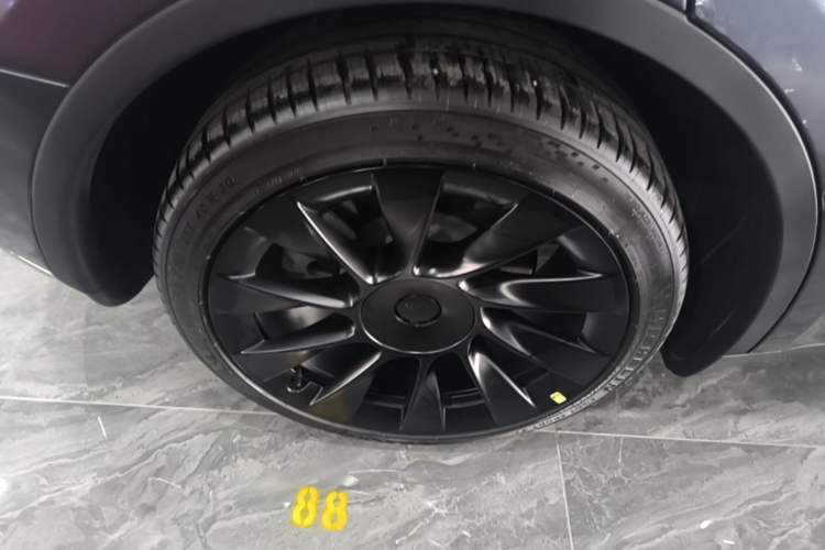 Used Tesla Model Y 2024 Rear-Wheel-Drive Version Right Rear Wheel Hub
