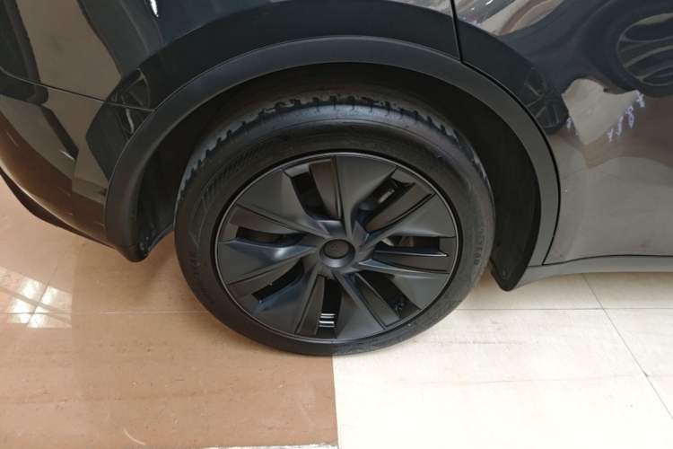 Used Tesla Model Y 2024 Rear-Wheel-Drive Version Right Rear Wheel Hub