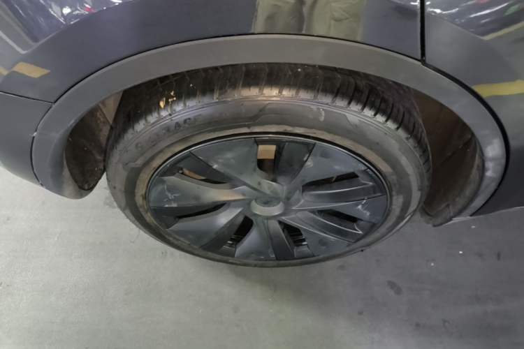 Used Tesla Model Y 2024 Rear-Wheel-Drive Version Right Rear Wheel Hub