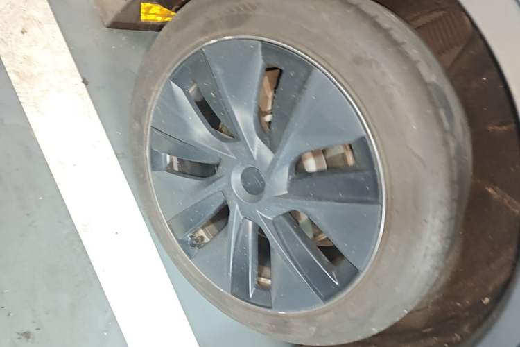Used Tesla Model Y 2024 Rear-Wheel-Drive Version Right Rear Wheel Hub