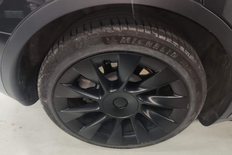 Used Tesla Model Y 2024 Rear-Wheel-Drive Version Right Rear Wheel Hub
