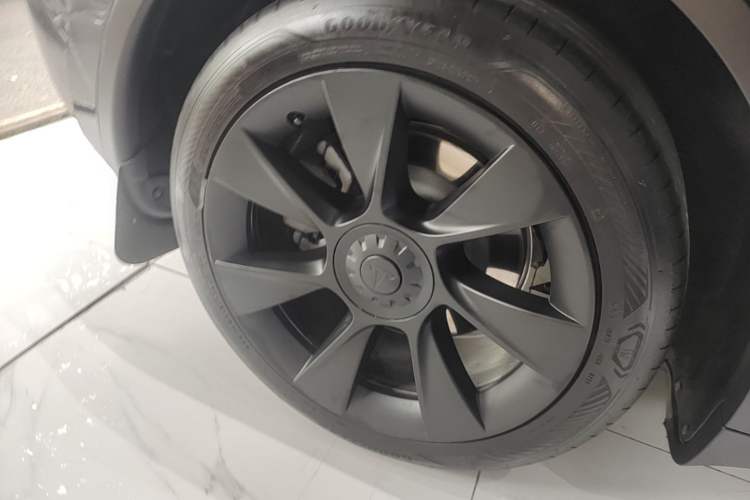Used Tesla Model Y 2024 Rear-Wheel-Drive Version Right Rear Wheel Hub