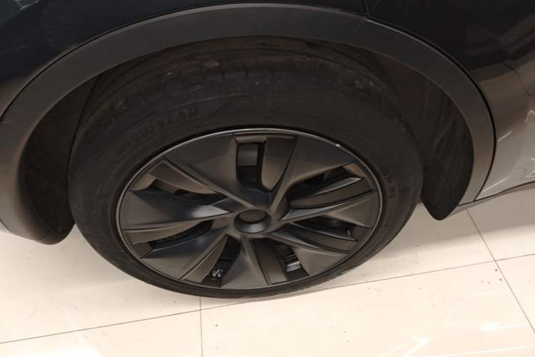 Used Tesla Model Y 2024 Rear-Wheel-Drive Version Right Rear Wheel Hub