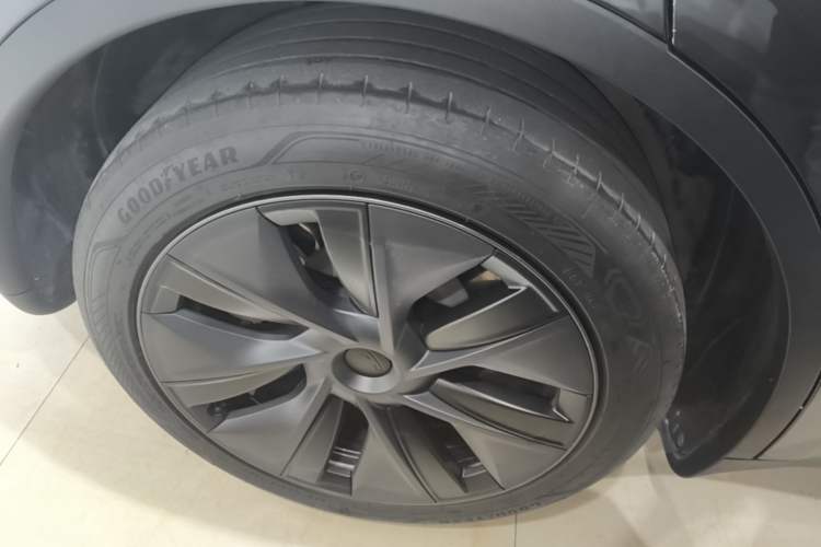 Used Tesla Model Y 2024 Rear-Wheel-Drive Version Right Rear Wheel Hub