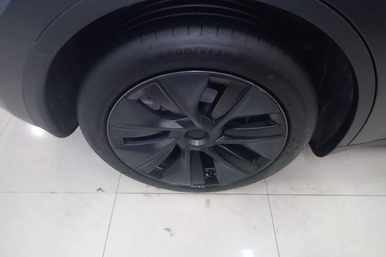 Used Tesla Model Y 2024 Rear-Wheel-Drive Version Right Rear Wheel Hub