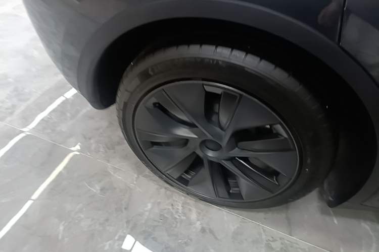 Used Tesla Model Y 2024 Rear-Wheel-Drive Version Right Rear Wheel Hub