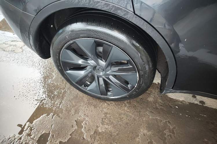 Used Tesla Model Y 2024 Rear-Wheel-Drive Version Right Rear Wheel Hub