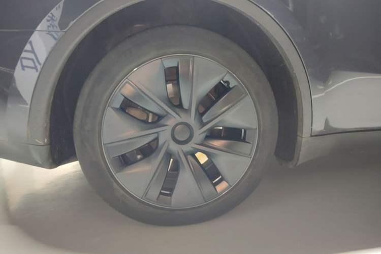 Used Tesla Model Y 2024 Rear-Wheel-Drive Version Right Rear Wheel Hub