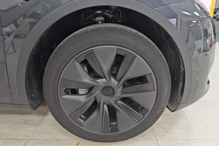 Used Tesla Model Y 2024 Rear-Wheel-Drive Version Right Rear Wheel Hub
