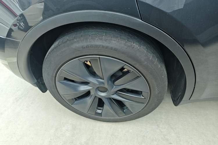 Used Tesla Model Y 2024 Rear-Wheel-Drive Version Right Rear Wheel Hub