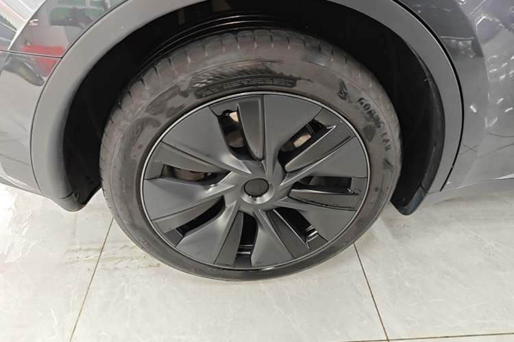 Used Tesla Model Y 2024 Rear-Wheel-Drive Version Right Rear Wheel Hub