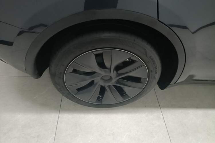 Used Tesla Model Y 2024 Rear-Wheel-Drive Version Right Rear Wheel Hub
