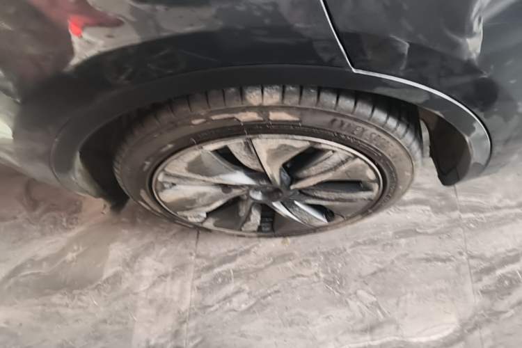 Used Tesla Model Y 2024 Rear-Wheel-Drive Version Right Rear Wheel Hub