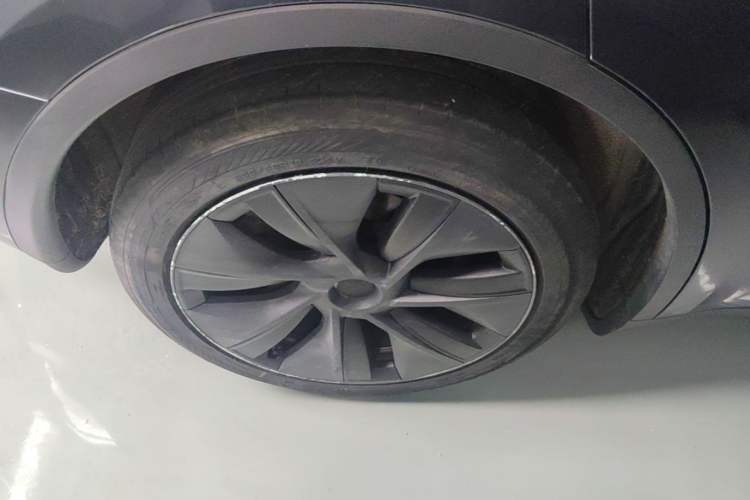 Used Tesla Model Y 2024 Rear-Wheel-Drive Version Right Rear Wheel Hub