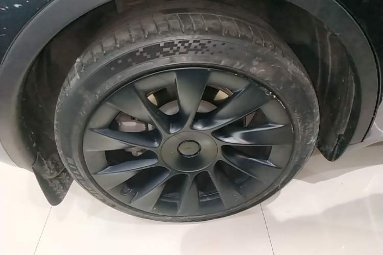 Used Tesla Model Y 2024 Rear-Wheel-Drive Version Right Rear Wheel Hub