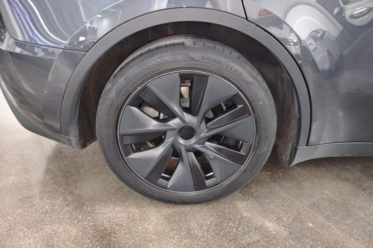 Used Tesla Model Y 2024 Rear-Wheel-Drive Version Right Rear Wheel Hub