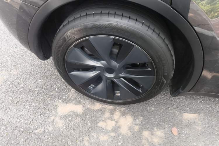 Used Tesla Model Y 2024 Rear-Wheel-Drive Version Right Rear Wheel Hub