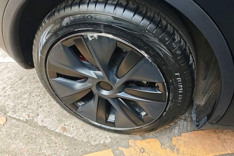 Used Tesla Model Y 2024 Rear-Wheel-Drive Version Right Rear Wheel Hub